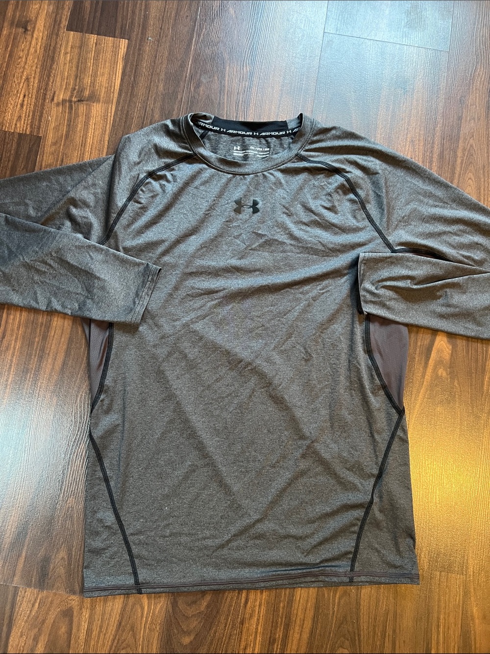 Under Armour Men’s Long Sleeve Performance Shirt - Charcoal Gray